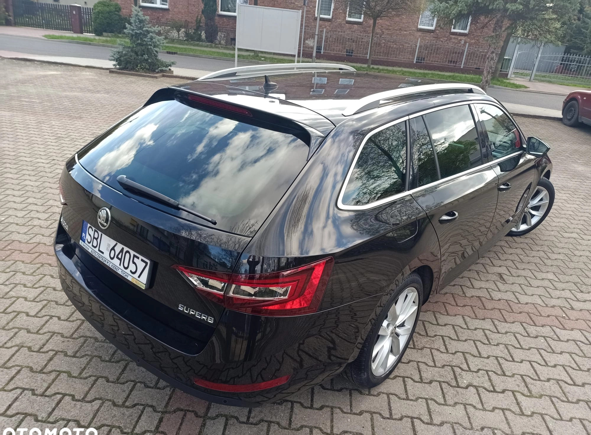 Skoda Superb cena 87900 przebieg: 190000, rok produkcji 2018 z Grybów małe 742
